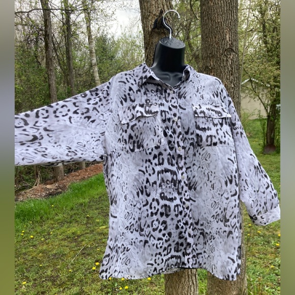 Lane Bryant Shirt Size 18/20 Button Up Blouse Cheetah Print Grey Top for Women - Picture 1 of 10